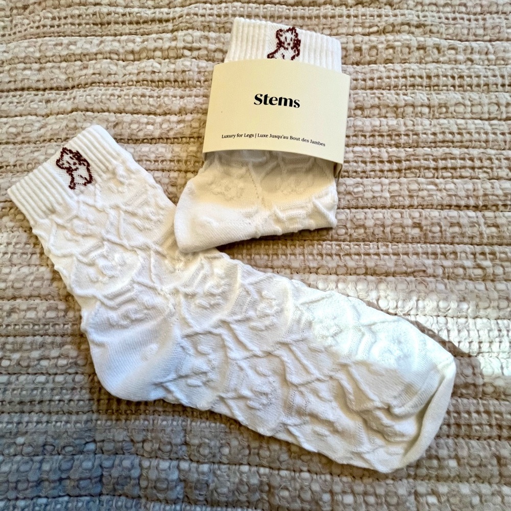 🧦Stems Luxury for Legs Ivory Textured Kitty Crew Socks